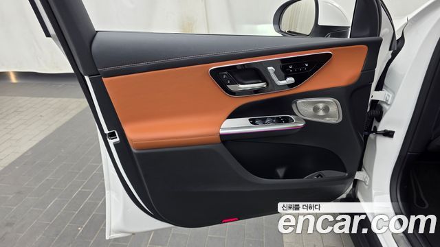 Mercedes-Benz GLC-Class 2026 — photo 14