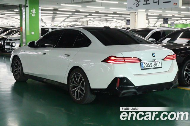 BMW 5-Series 2024 — photo 4