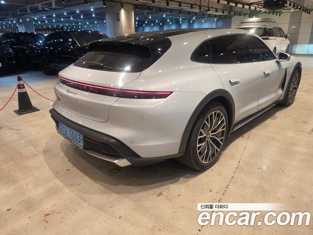 Porsche Taycan 2022 — photo 2