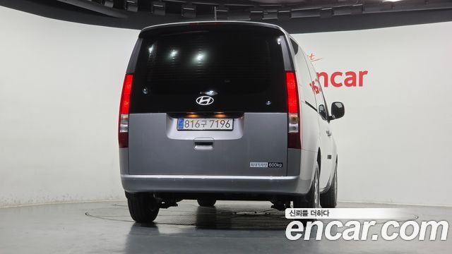 Hyundai Staria 2025 — photo 4