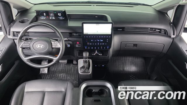 Hyundai Staria 2025 — photo 10