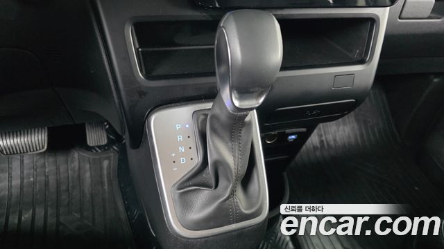 Hyundai Staria 2025 — photo 12