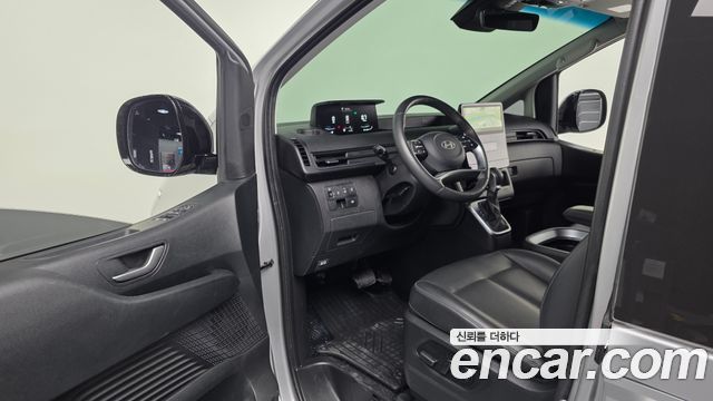 Hyundai Staria 2025 — photo 13
