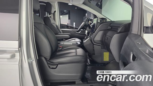 Hyundai Staria 2025 — photo 17