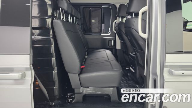 Hyundai Staria 2025 — photo 18