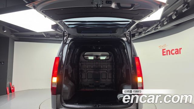 Hyundai Staria 2025 — photo 26