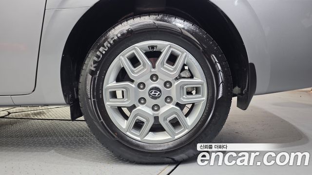 Hyundai Staria 2025 — photo 7