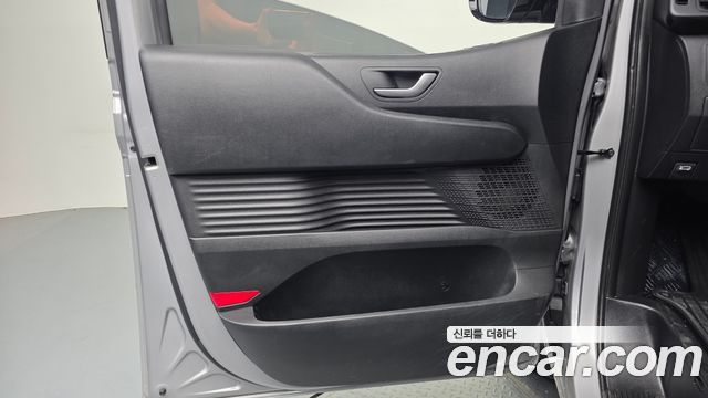 Hyundai Staria 2025 — photo 14