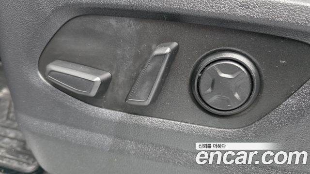 Hyundai Staria 2025 — photo 31