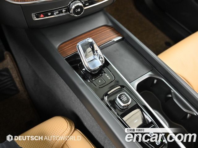 Volvo XC60 2025 — photo 9