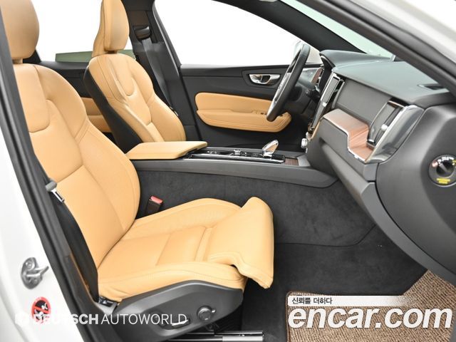 Volvo XC60 2025 — photo 10