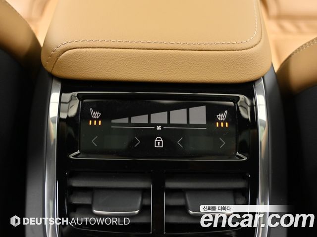 Volvo XC60 2025 — photo 16