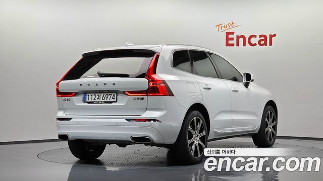 Volvo XC60 2019 — photo 2