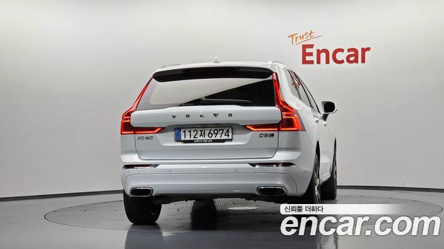 Volvo XC60 2019 — photo 4