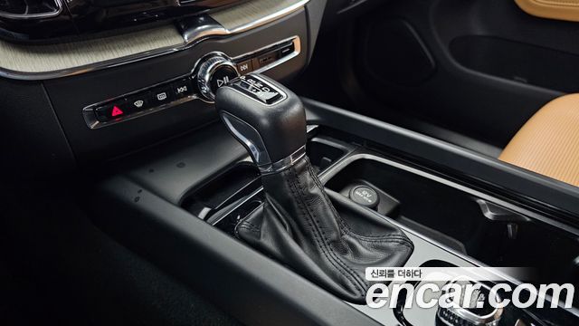 Volvo XC60 2019 — photo 9