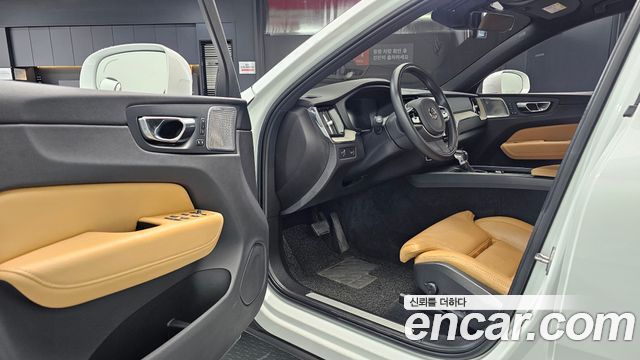 Volvo XC60 2019 — photo 10