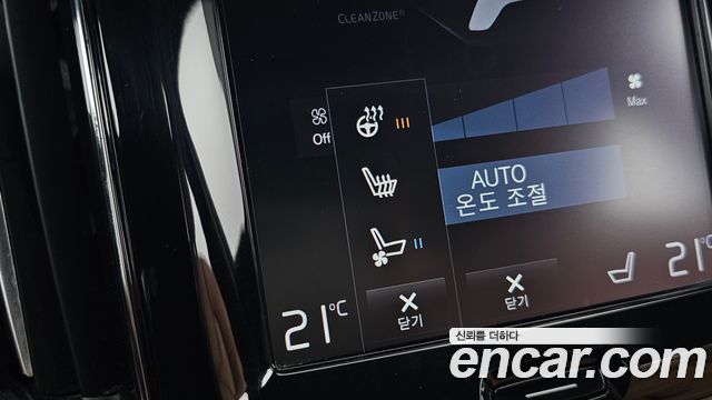Volvo XC60 2019 — photo 12