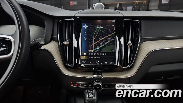 Volvo XC60 2019 — photo 13