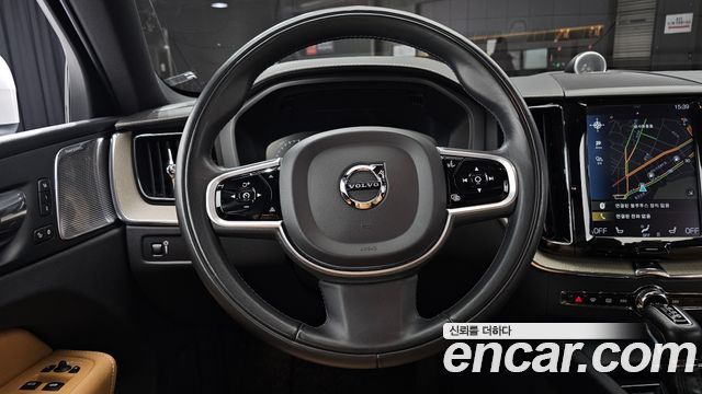 Volvo XC60 2019 — photo 14