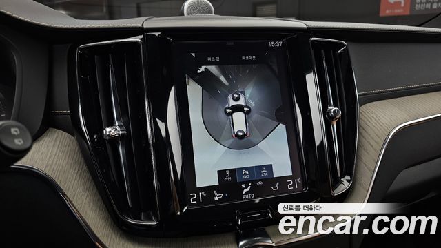 Volvo XC60 2019 — photo 15