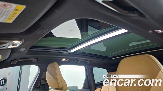 Volvo XC60 2019 — photo 18