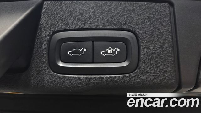 Volvo XC60 2019 — photo 19