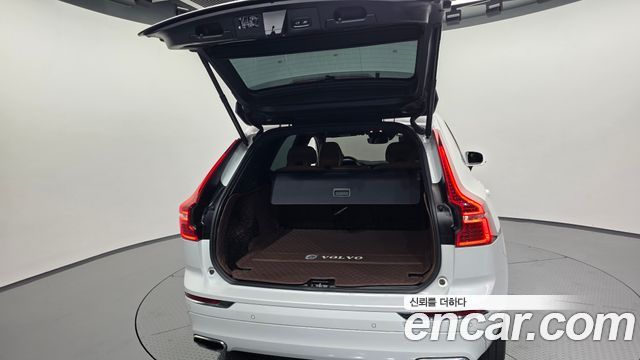 Volvo XC60 2019 — photo 20