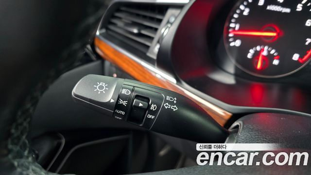 Kia K7 2017 — photo 30