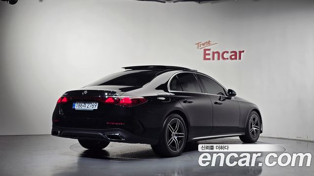 Mercedes-Benz E-Class 2026 — photo 2