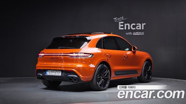 Porsche Macan 2023 — photo 2