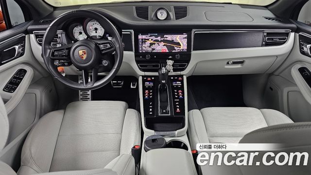 Porsche Macan 2023 — photo 10