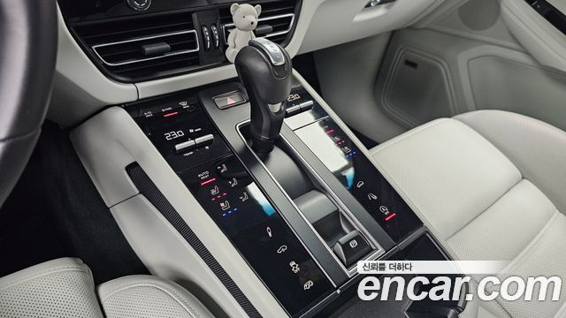 Porsche Macan 2023 — photo 12