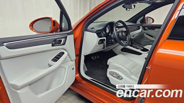 Porsche Macan 2023 — photo 13