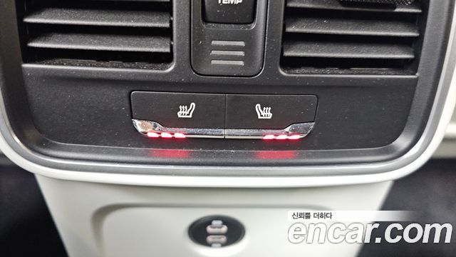 Porsche Macan 2023 — photo 18
