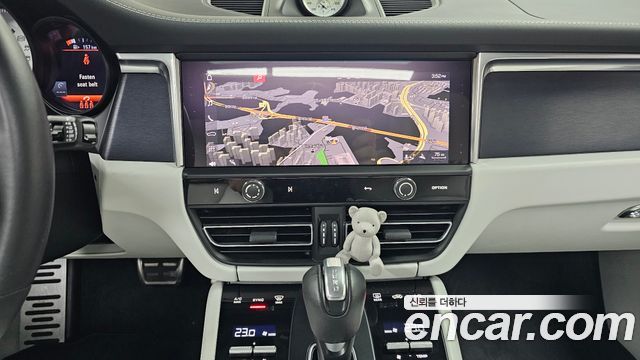Porsche Macan 2023 — photo 19