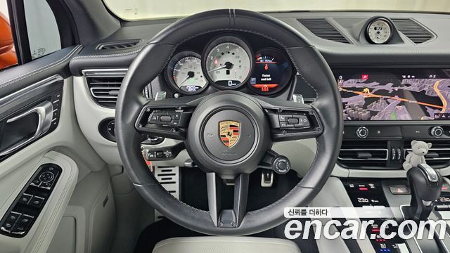 Porsche Macan 2023 — photo 20