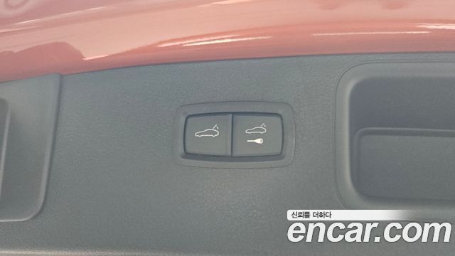 Porsche Macan 2023 — photo 23