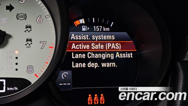Porsche Macan 2023 — photo 25