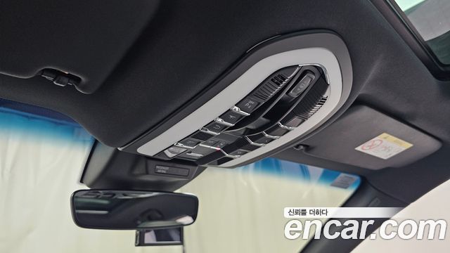 Porsche Macan 2023 — photo 26