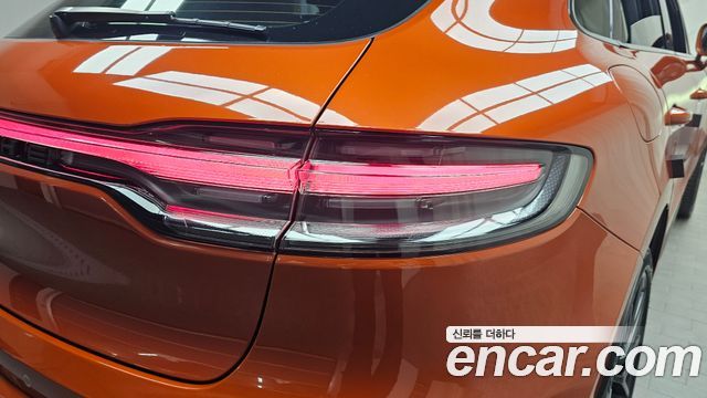 Porsche Macan 2023 — photo 9