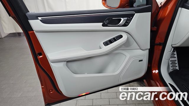 Porsche Macan 2023 — photo 14