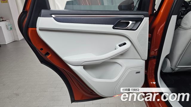 Porsche Macan 2023 — photo 15