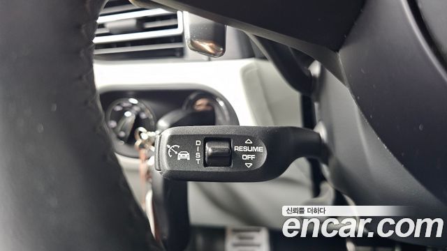 Porsche Macan 2023 — photo 28