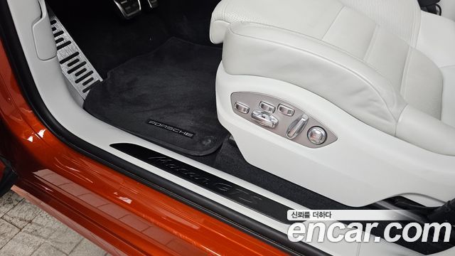 Porsche Macan 2023 — photo 31