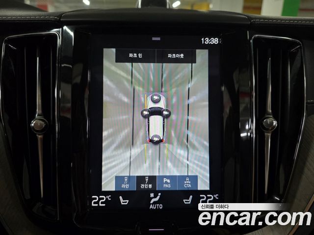 Volvo XC60 2020 — photo 10