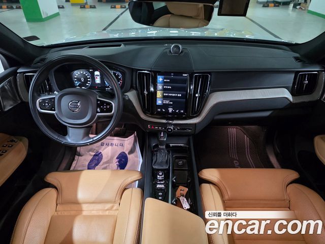 Volvo XC60 2020 — photo 16