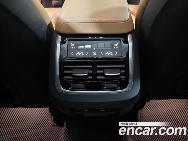 Volvo XC60 2020 — photo 17