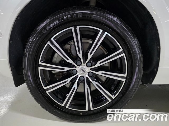 Volvo XC60 2020 — photo 20