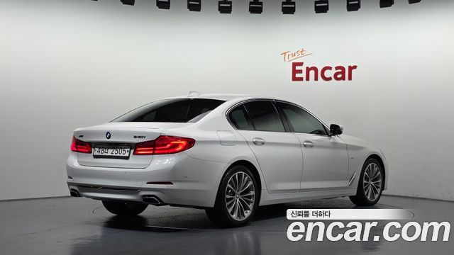BMW 5-Series 2018 — photo 2