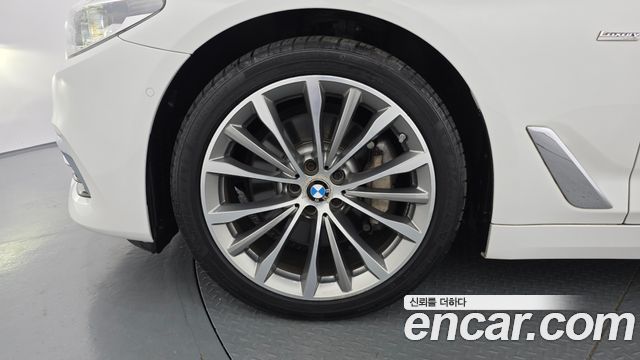 BMW 5-Series 2018 — photo 5